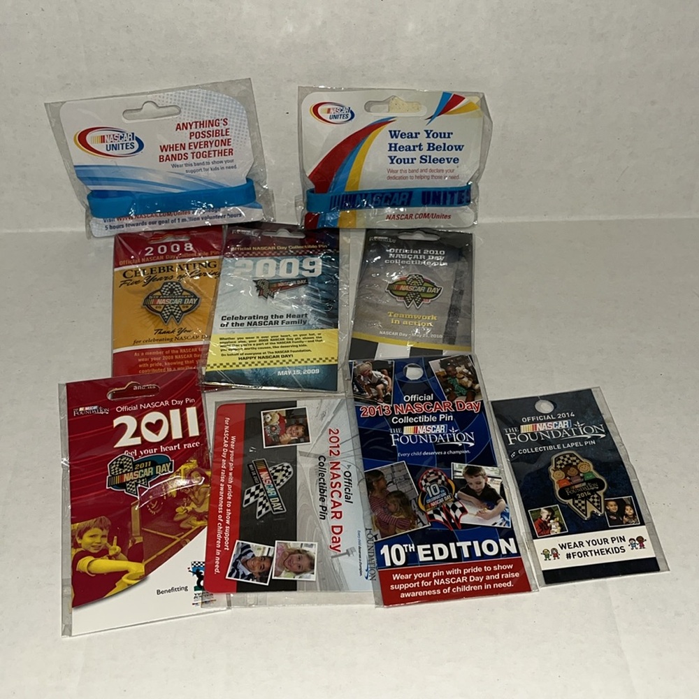 Official NASCAR Day 2008-2014, 7 Pins plus 2 NASCAR Unites Bracelets, sealed